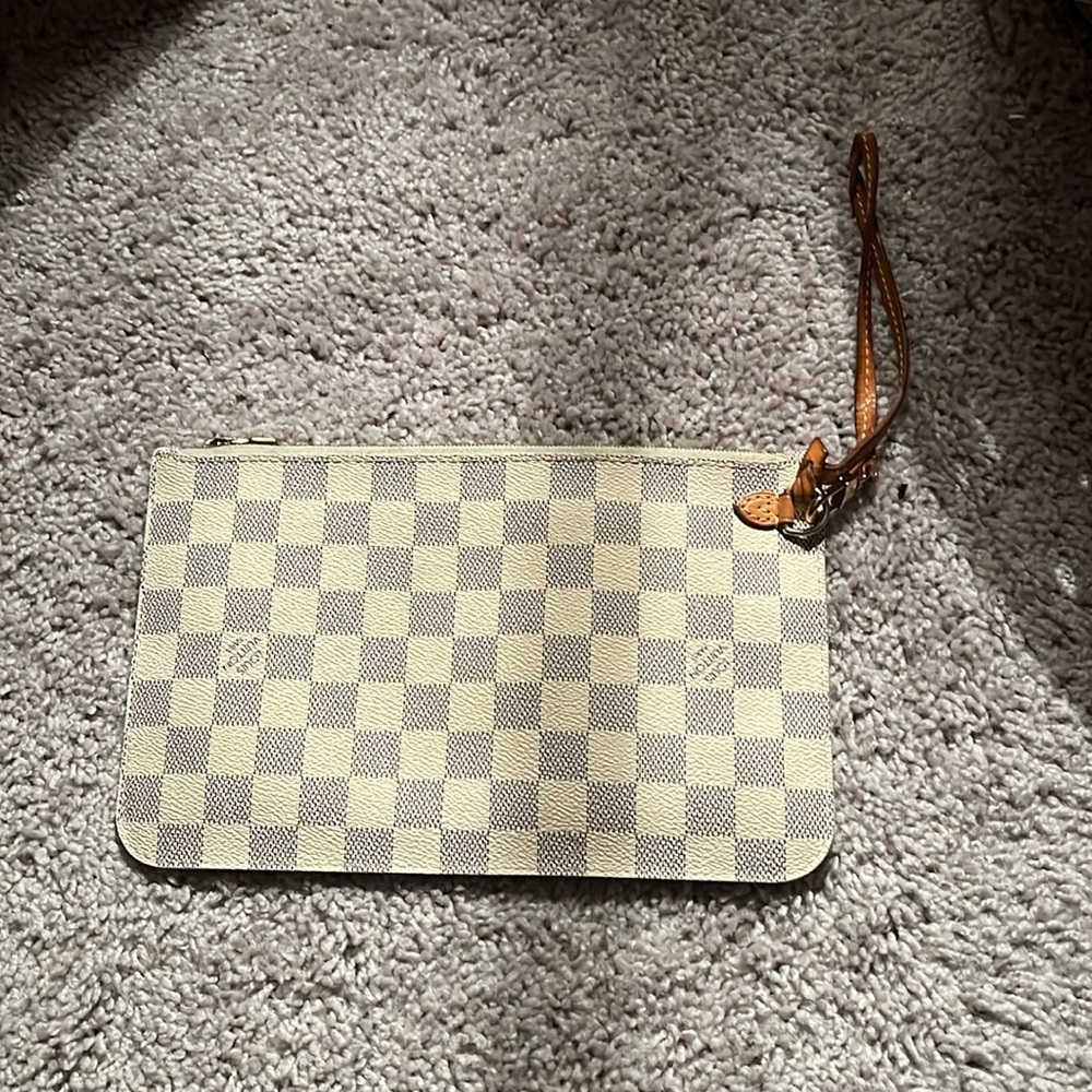 Gorgeous Azur Damier Louis Vuitton Large
Wristlet. MM/GM not sure.